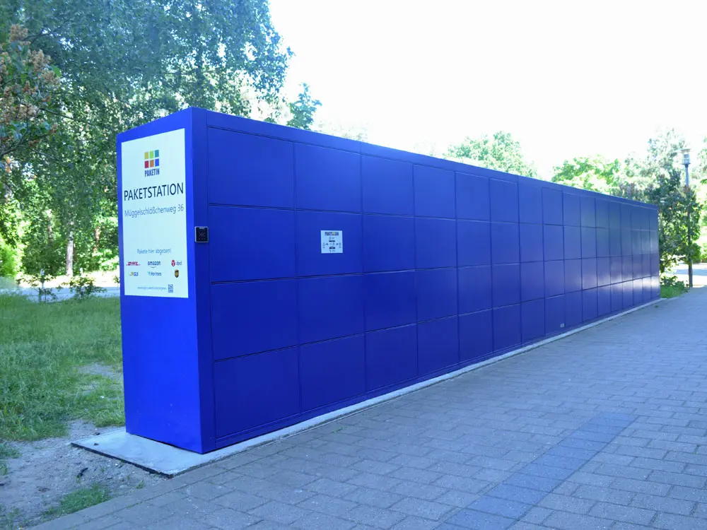 Paketstation im Außenbereich